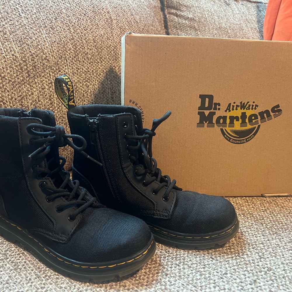 Dr. Martens JUNIOR COMBS EXTRA TOUGH POLY CASUAL BOOTS